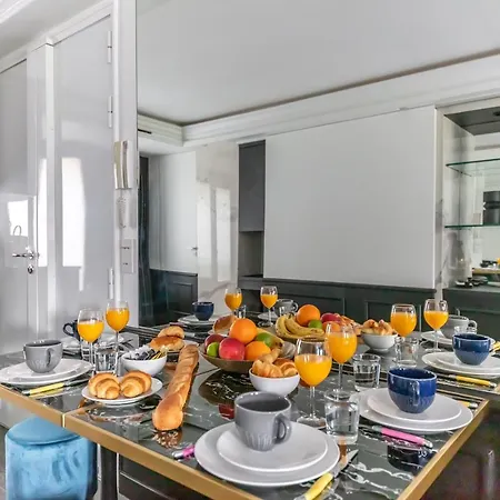 Modern And Unique Near The Champs Elysees * Париж