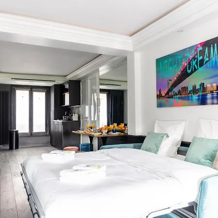 Modern And Unique Near The Champs Elysees Апартаменты *