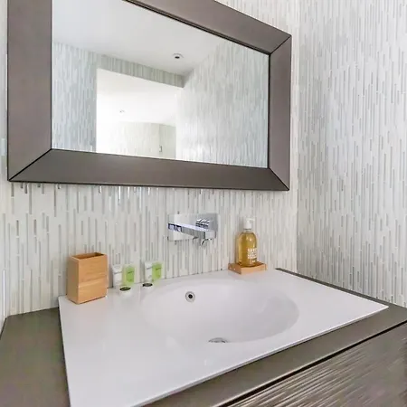 Modern And Unique Near The Champs Elysees Апартаменты