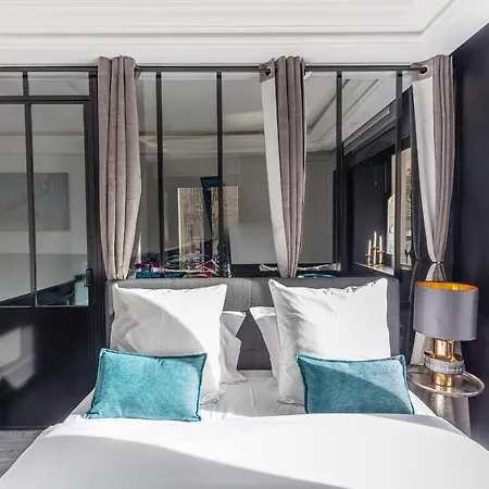 Modern And Unique Near The Champs Elysees *