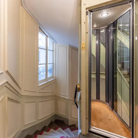 Modern And Unique Near The Champs Elysees Апартаменты *
